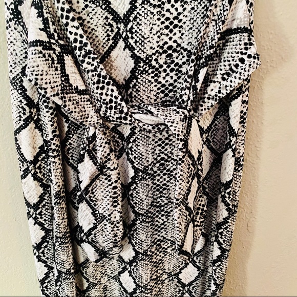 Body Con Snake Skin Print waist tie side slit maxi - Picture 2 of 5